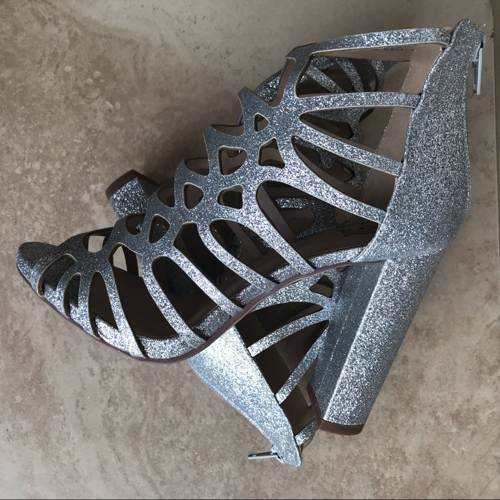 Delicious strappy sparkle evening heels - Picture 7 of 8